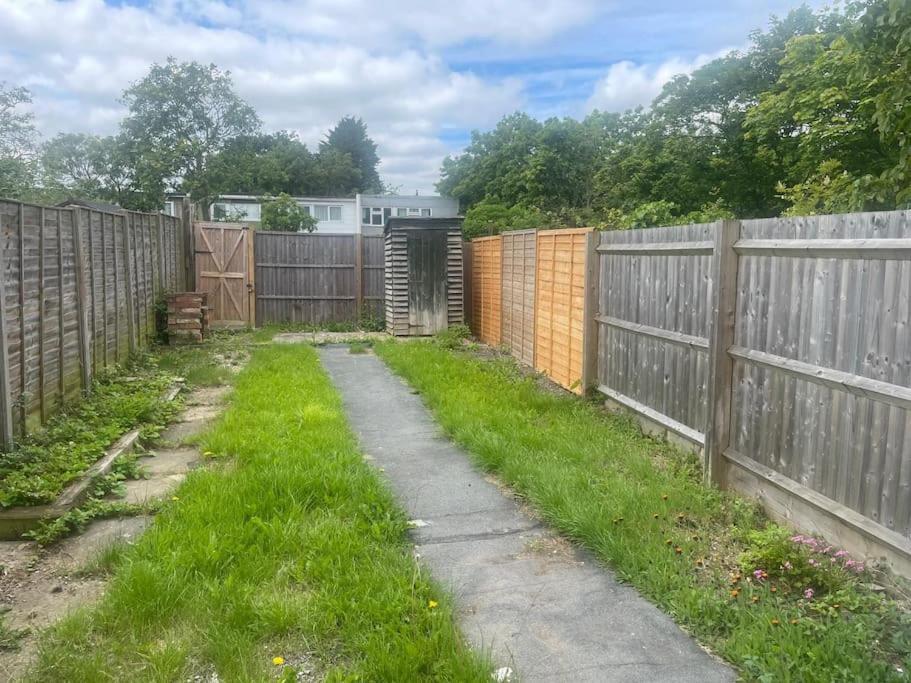 Home In Milton Keynes Exterior photo